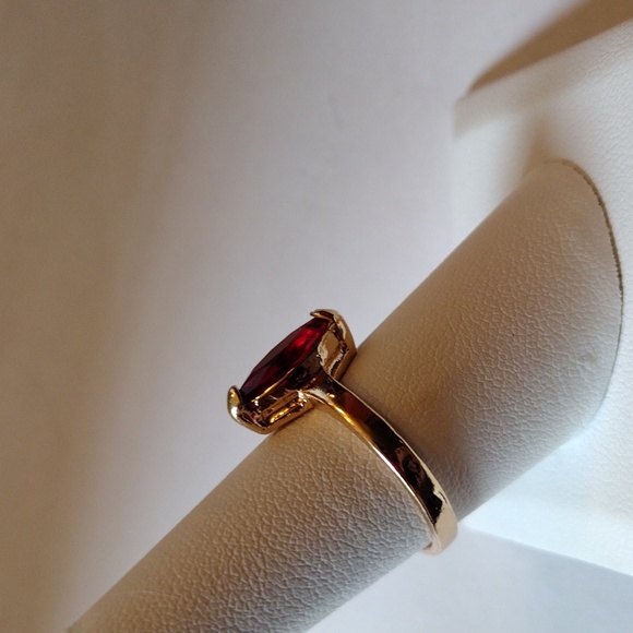 SOLD!! NWT Beautiful Boho Gold 7.5 Ring w Bright Red Zircon Stone!! - Picture 4 of 5